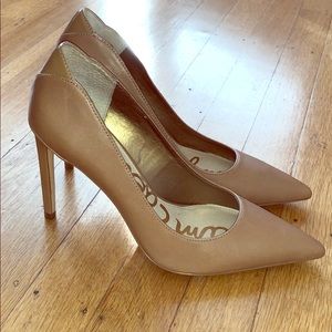 Classy Sam Edelman nude pumps